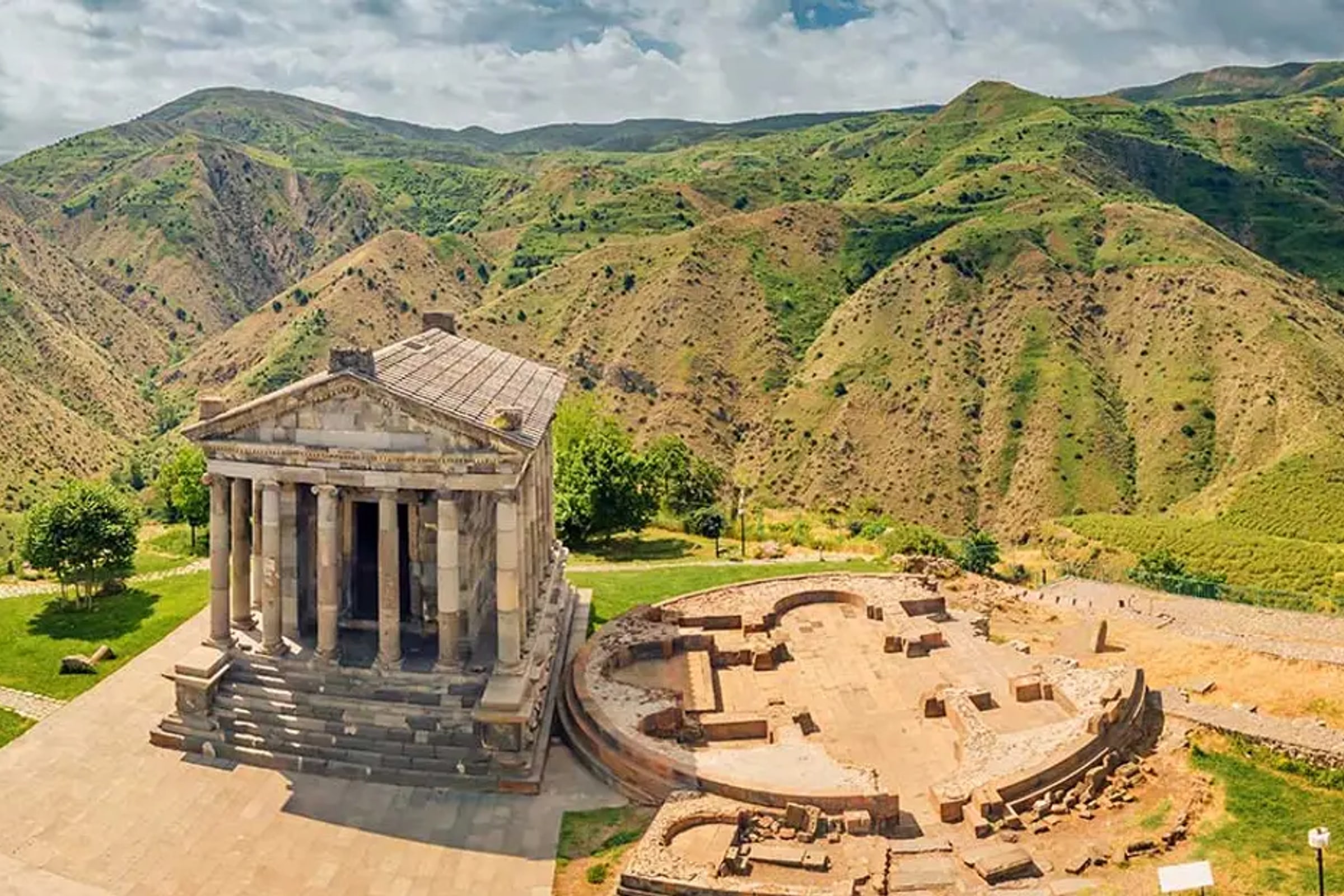 Group Tour: Garni Temple, Geghard, and Lavash Baking from Yerevan